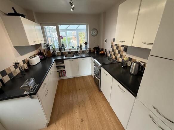 FC33 Kitchen.jpg