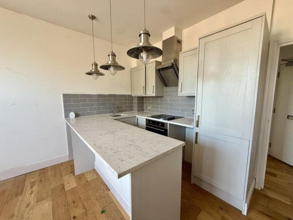 Flat 6, Jolly House, 128 High Street, Wivenhoe, Colchester, Essex CO7 9AF photo 4