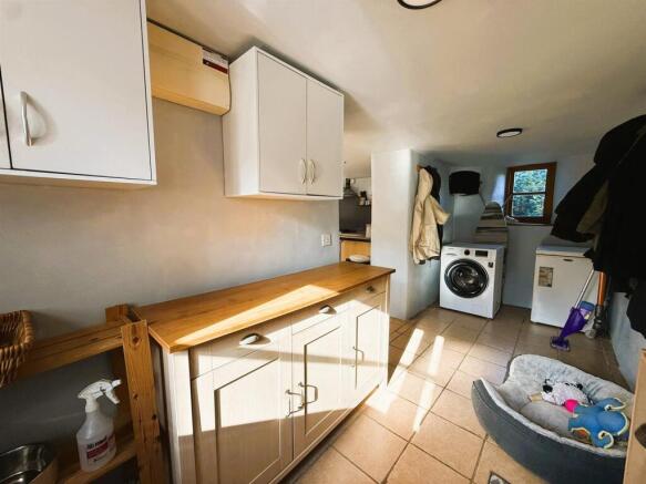 OPEN PLAN LIVING AREA