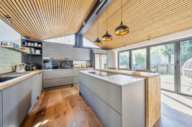 1299007-11-683df6...