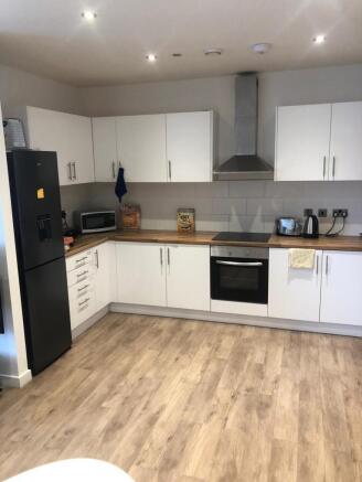 2 bed Apartment to rent Image 5