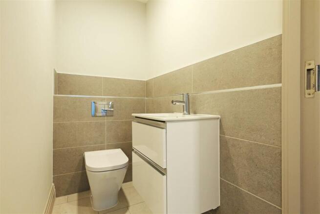Apartment-8 cloakroom.jpg