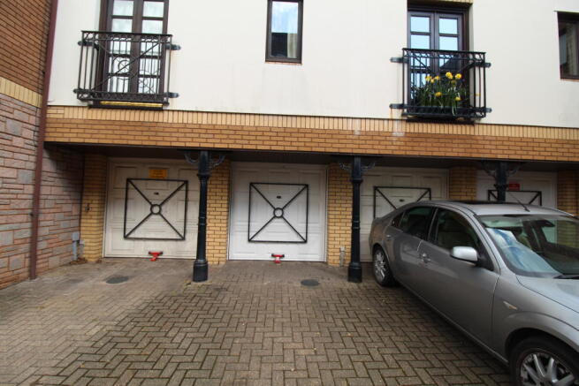 Garage & Parking
