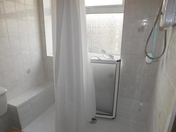 Bathroom 2.JPG