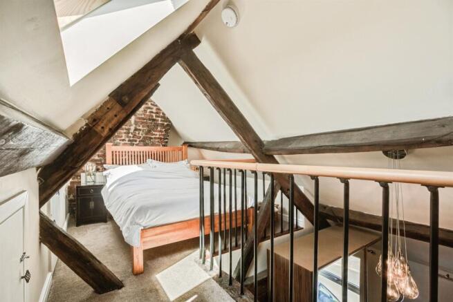 3 bed Terraced for sale Image 10