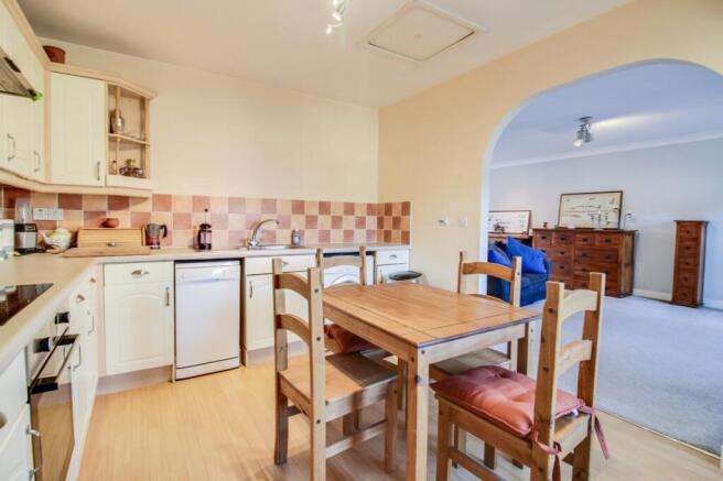 3 bed Flat for sale Image 3