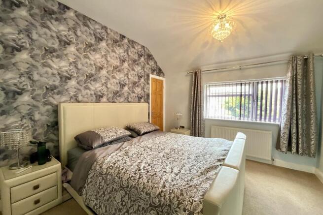 4 bed Semi-Detached for sale Image 12