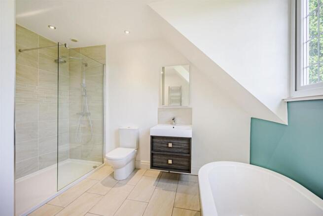 8516013-interior45.jpg