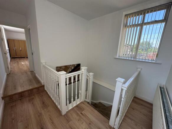 2 bed Apartment to rent Image 10