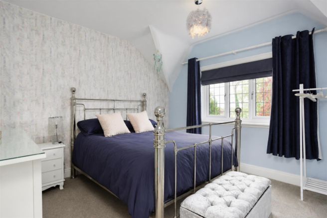 7 bed Detached for sale Image 11