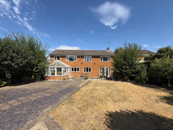 5 bed Detached for sale Image 4