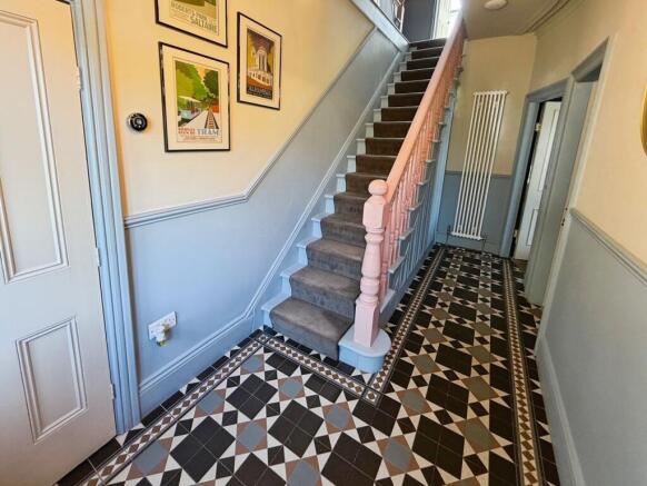 4 bed Semi-Detached for sale Image 10