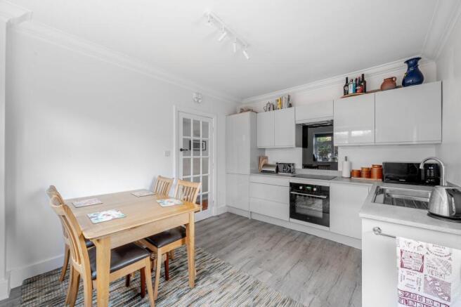 2 bed Flat for sale Image 6