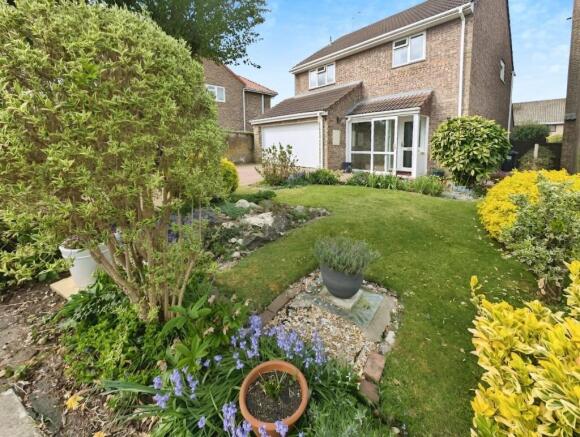 894a62f8-front 20garden.jpg