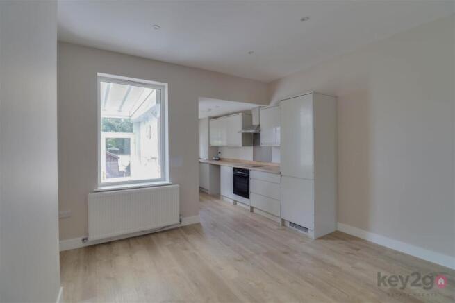 3 bed Terraced to rent Image 4