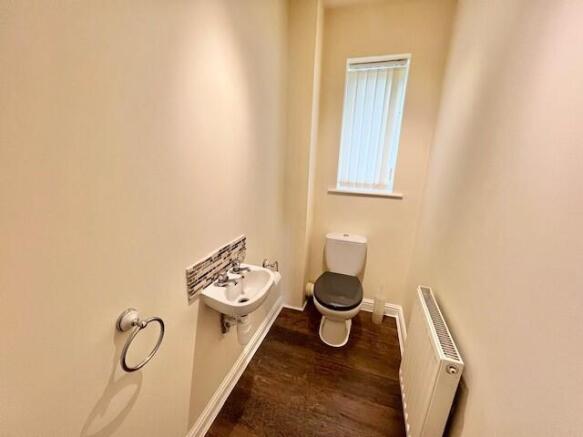 4 bed Detached to rent Image 11