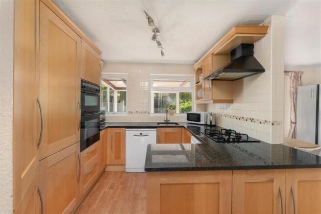 8 Briar Close, Banbury-10.jpg
