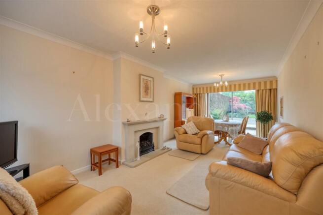 Sitting/Dining Room
