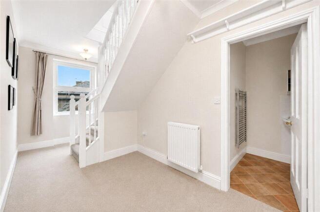 5 bed Link Detached House for sale Image 8
