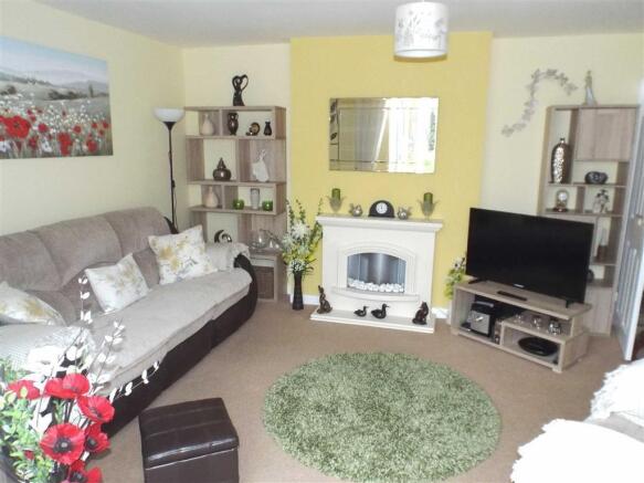 LOUNGE: