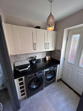 5 bed Detached for sale Image 8