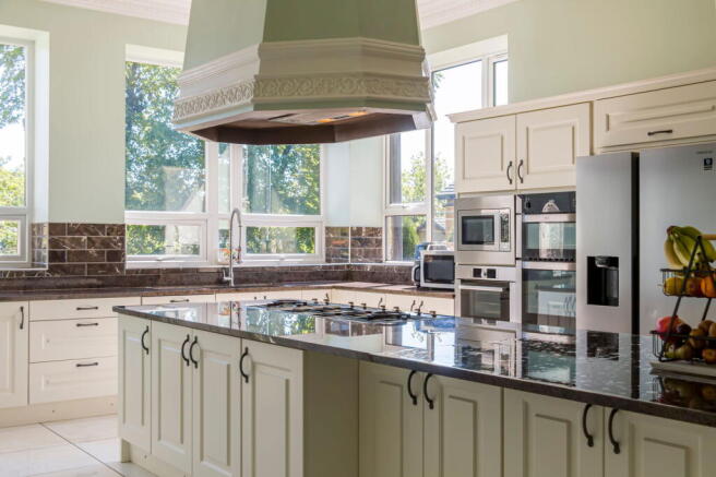 12 bed Detached for sale Image 6
