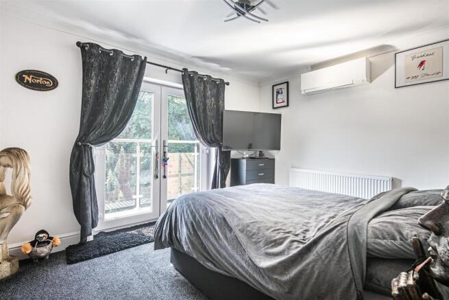 4 bed Detached for sale Image 10