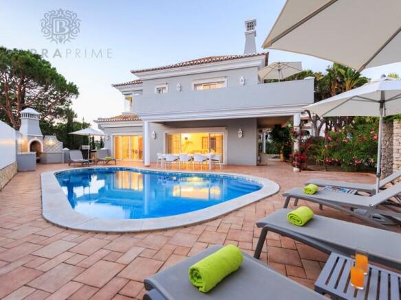 Villa Oasis with 5 Bedrooms and Private Pool in Vale do Lobo