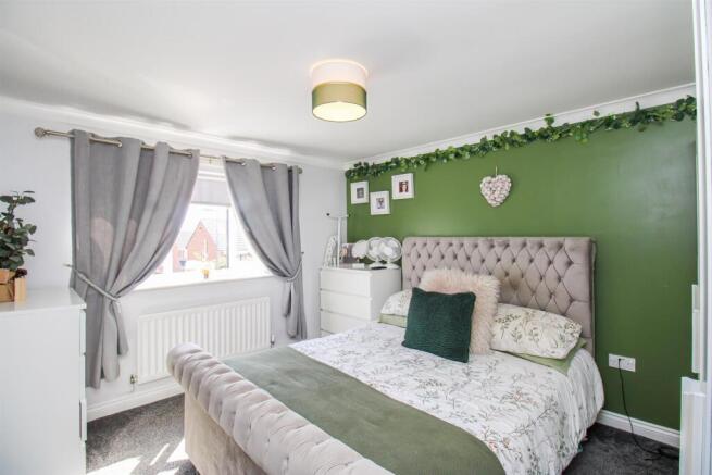 4 bed Detached for sale Image 12