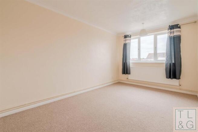 74 Chestnut Close-8.jpg