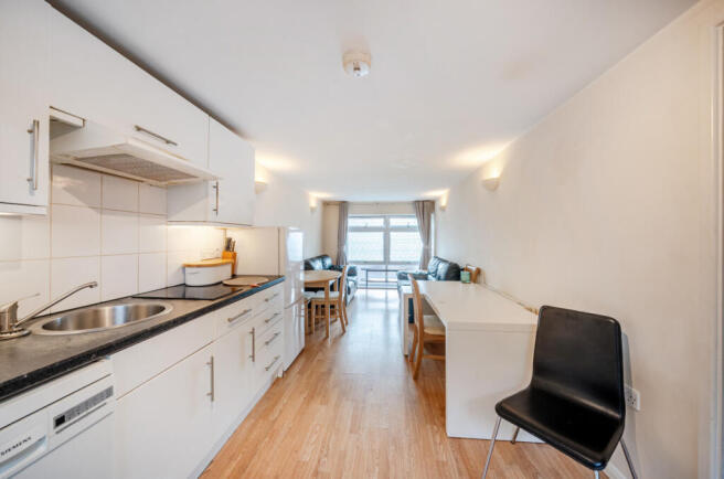 1381520-7-6915c4c...