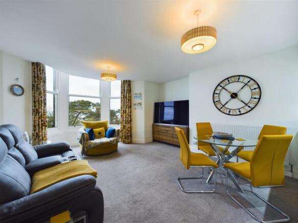 2 bed Flat for sale Image 6