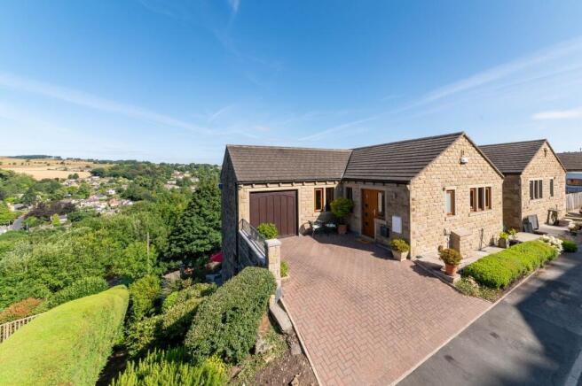 5 bed Detached for sale in holmfirth