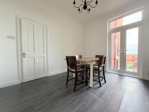 3 bed Terraced to rent Image 4
