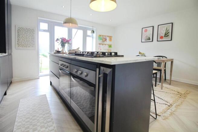 4 bed Semi-Detached for sale Image 5