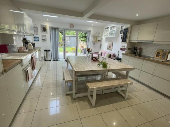 LIVING KITCHEN/DINER