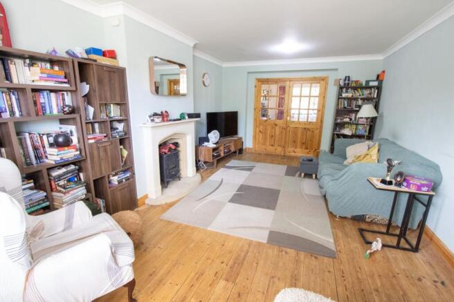 5 bed Detached for sale Image 4