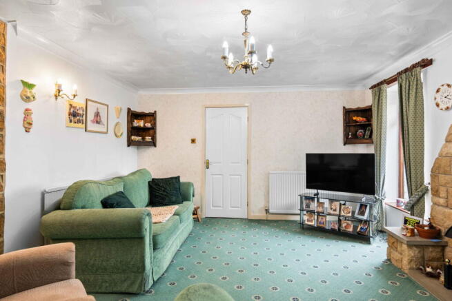 5 bed Detached for sale Image 4