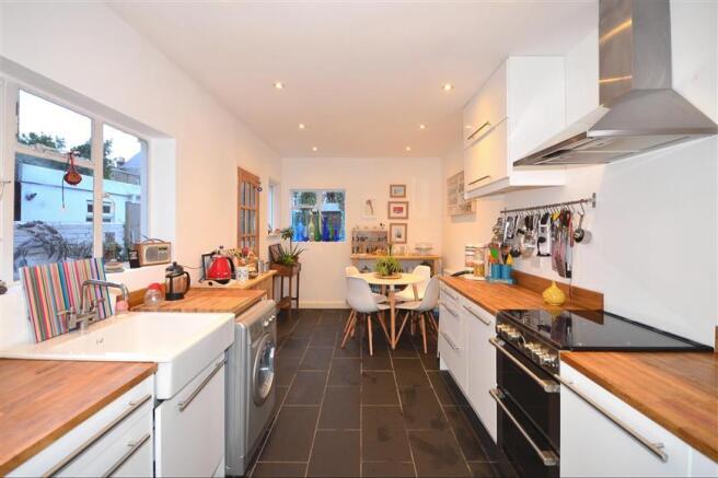 Kitchen/ Breakfast Area