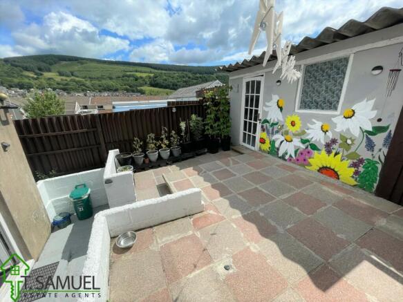 REAR GARDEN D
