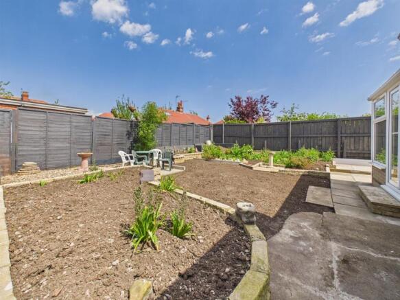 2 bed Semi-Detached Bungalow for sale Image 9