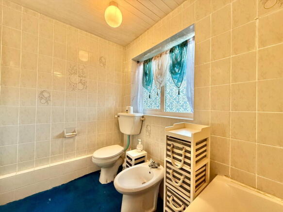 2 bed Flat for sale Image 10
