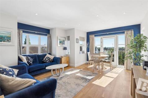 Deyncourt Gardens, Upminster, RM14