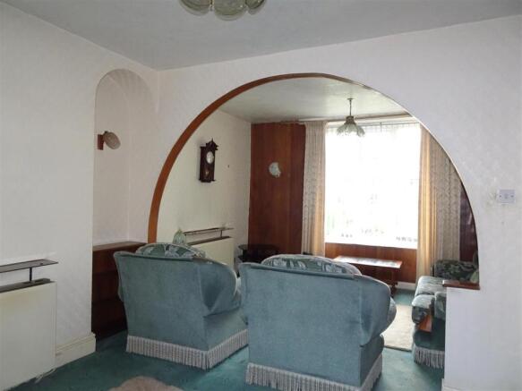 Living Room/Dining Area