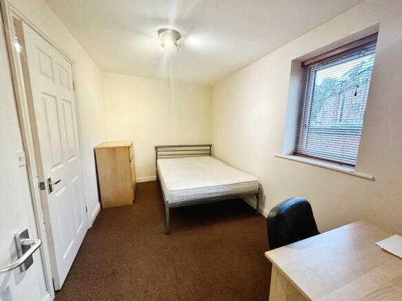 1 bed House Share to rent Image 6