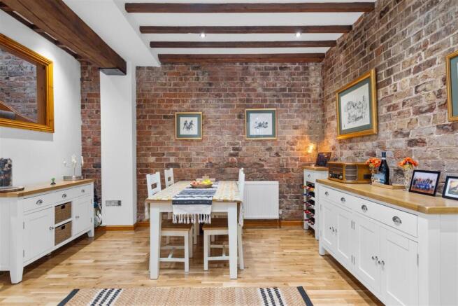 3 bed Terraced for sale Image 9