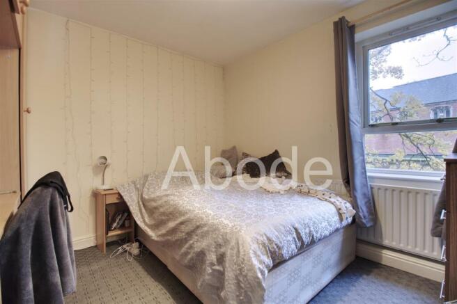 4 bed Flat to rent Image 5