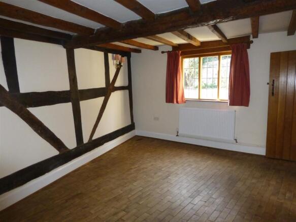 DINING ROOM: