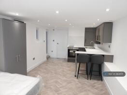27, Warwick Avenue, Edgware HA8 8UN