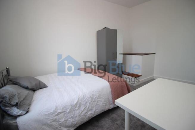 2 bed House Share to rent Image 5